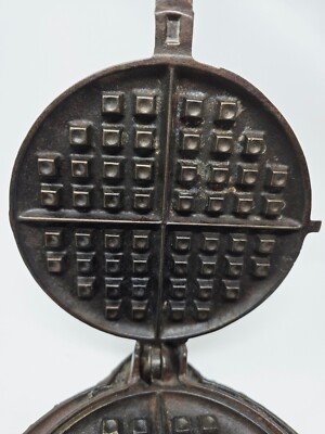 Griswold No. 8 Cast Iron Waffle Maker 885 & 977 Paddles & 975 Base