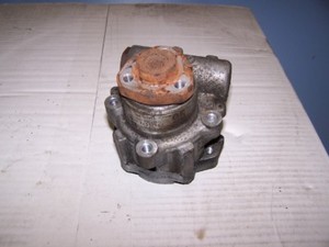 Servopumpe Hydraulikpumpe für Servolenkung Audi A3 8L 1,8l AGN 06A145157