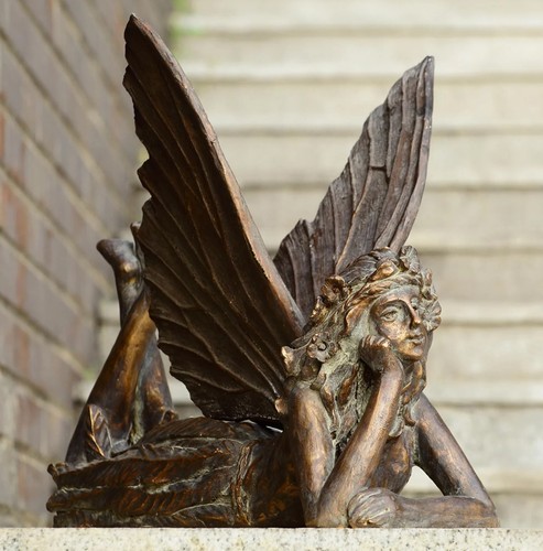 SPI Polyresin Fairy at Rest Garden Sculpture - Photo 2/3