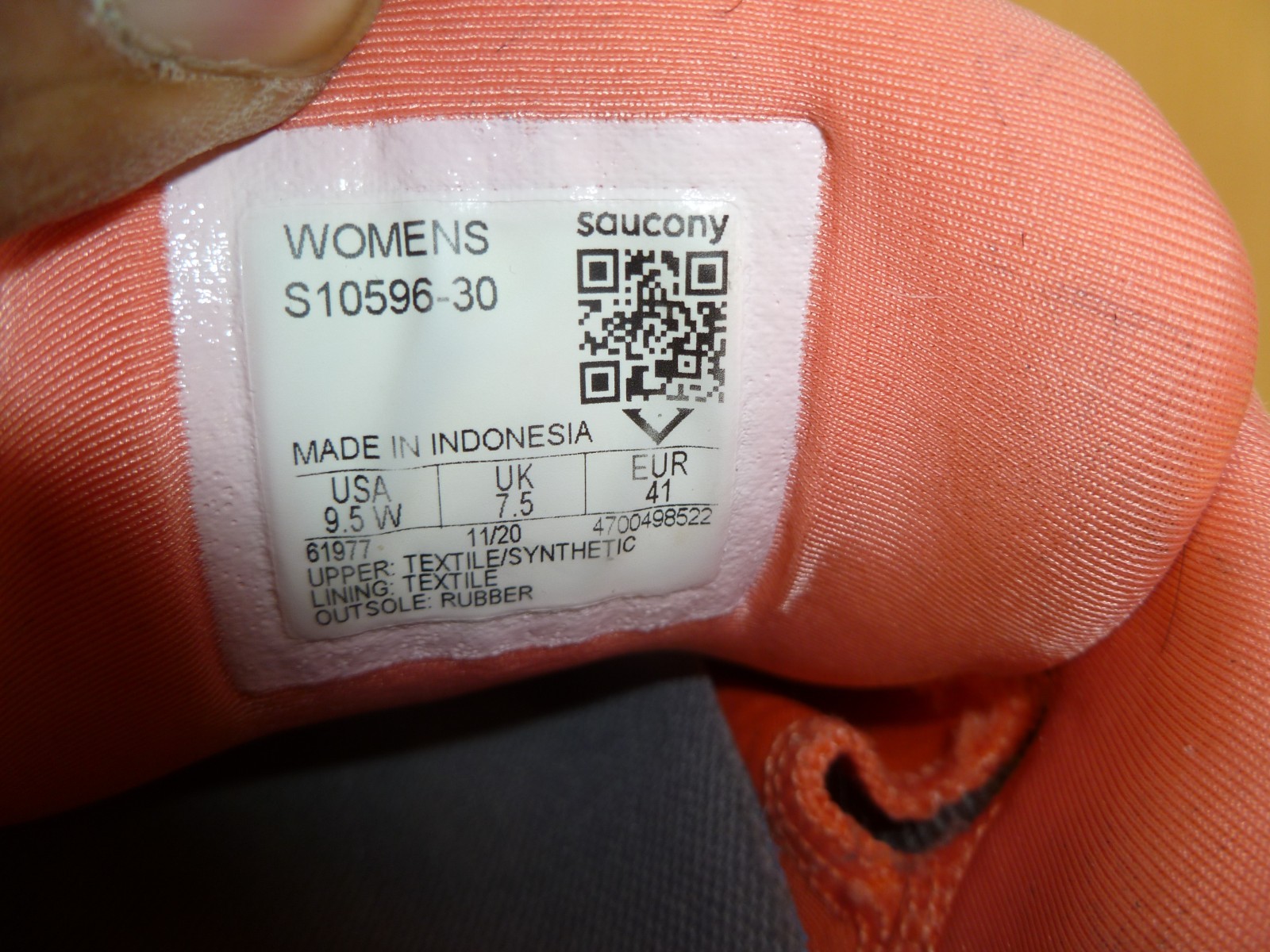 Saucony Triumph 18 Shoes Womens 9.5 Wide Grey Coral Road Running Trainer Cushion thumbnail 6