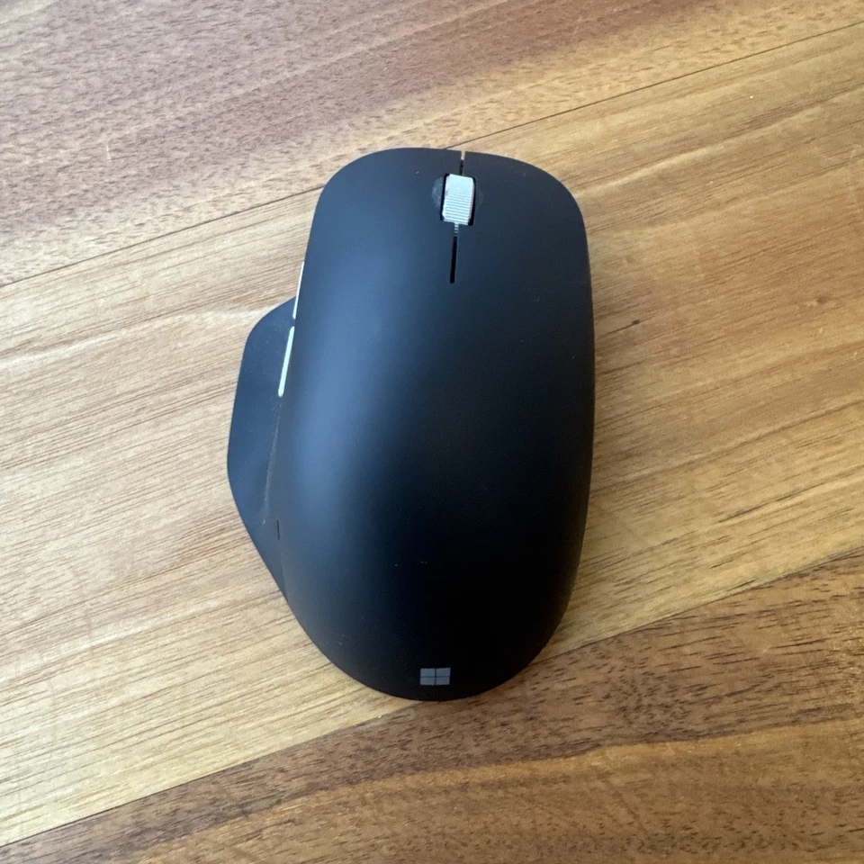 Microsoft Bluetooth Wireless Ergonomic Mouse Model 1955 - FAULTY SCROLL WHEEL - Image 3 of 4