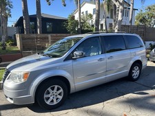2010 Chrysler Town & Country TOURING PLUS