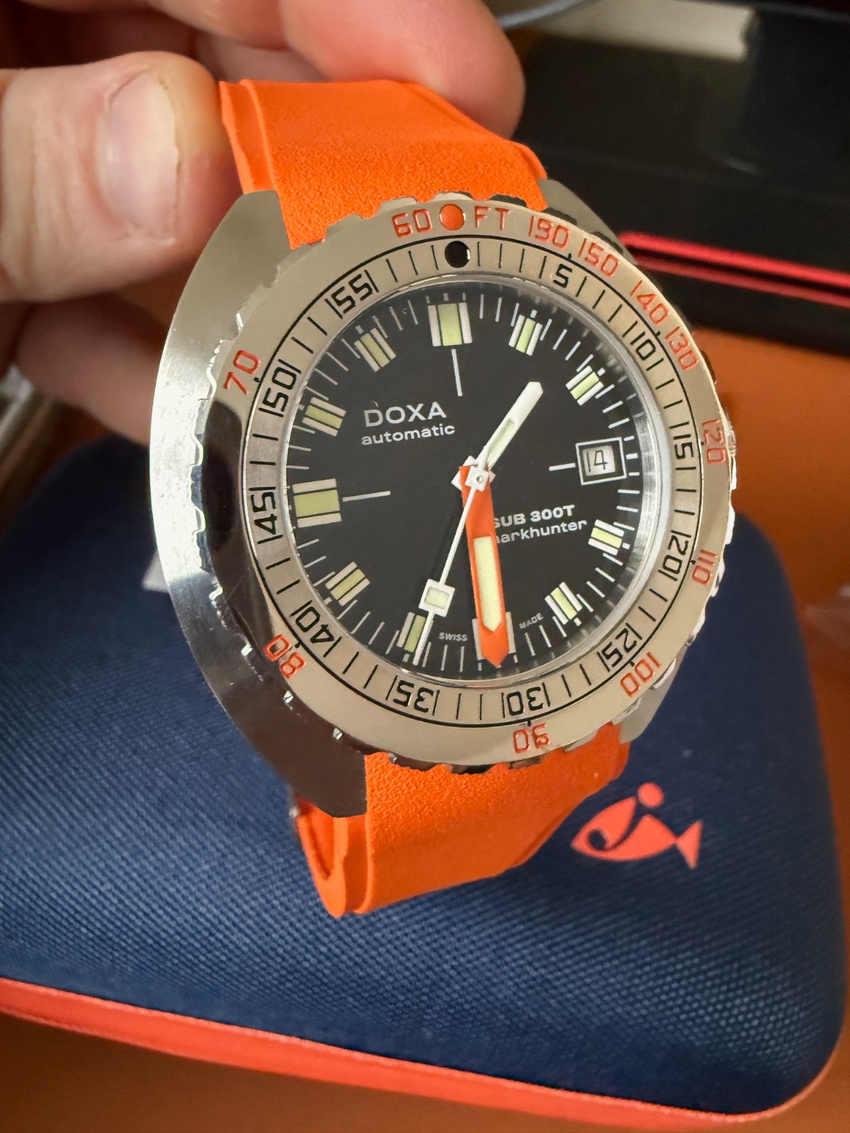 DOXA Sub 300T Sharkhunter - steel and rubber bracelets