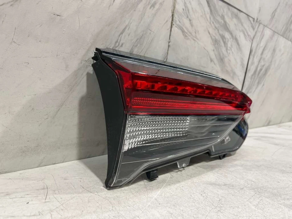 Toyota RAV4 2019 2024 luz trasera interior OEM LH lado del conductor izquierdo LED 815900R06000 Foto 3 de 4