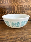 New ListingVintage Pyrex Amish Butterprint Mixing Bowl #404 (4 qt)   Matte Great Graphics