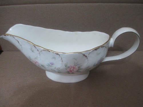 Mikasa Ivory Bone China REMEMBRANCE AB002 Gravy Boat  NO PLATE, FREE SHIPPING US - Picture 1 of 3