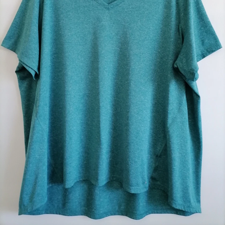 Camiseta BCG Feminina Verde-azulada Bainha Alta Baixa Casual Manga Curta Plus Size 3X - Imagem 4 de 4