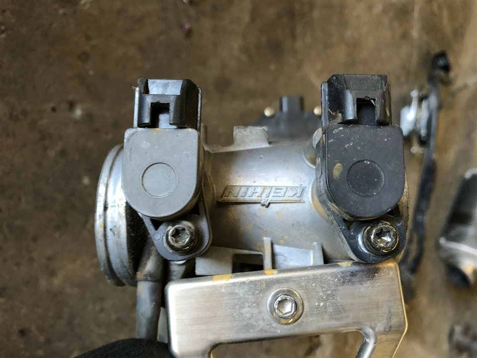 Kawasaki Z 1000 Z1000 ZR1000 03 04 05 06 2004 2005 2006 OEM carrocería del acelerador TPS Foto 3 de 4