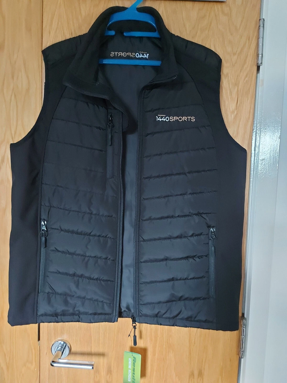 1440 SPORT Result R238X sleevless Mens jacket with zip, Size L new with a tags.