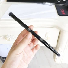 Kat Von D Shade + Light Eye Contour Brush NEW & SLEEVED