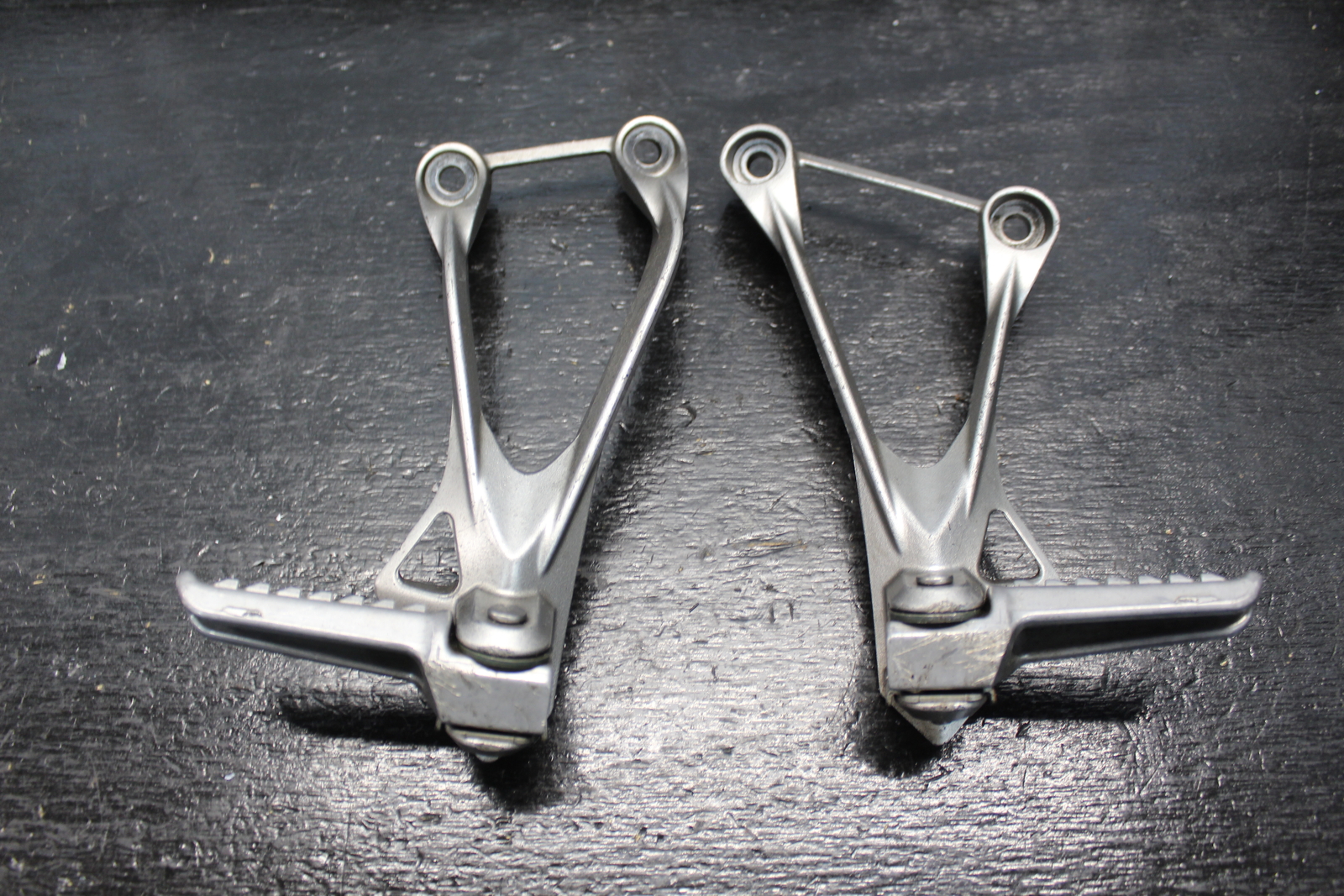 05 06 KAWASAKI NINJA ZX6R ZX6 OEM BACK REAR SET PASSENGER FOOT PEG PEGS