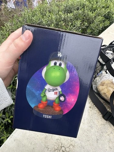 IN HAND Yoshi Bobblehead Los Angeles Dodgers Super Mario Galaxy Movie Baseball