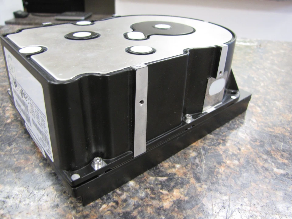 Seagate ST423451W 23.2GB 5.25” FH 68 PIN SCSI FAST WIDE Internal Hard Disk Drive - Image 3 of 4