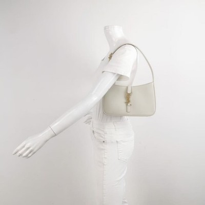 YSL ホワイト　ポシェット Authentic YSL Saint Laurent Le 5 à 7 Shoulder Bag Off-White Smooth
