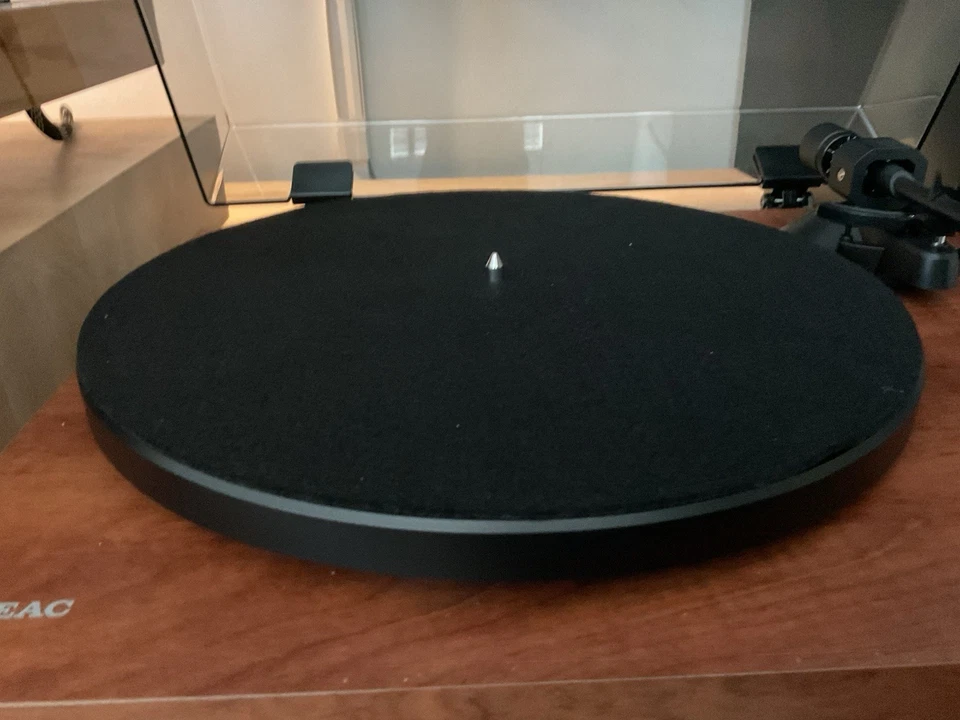 TEAC TN-280BT 2-Speed Stereo Turntable w Bluetooth, Wood w new Grado  cartridge - Image 2 of 4