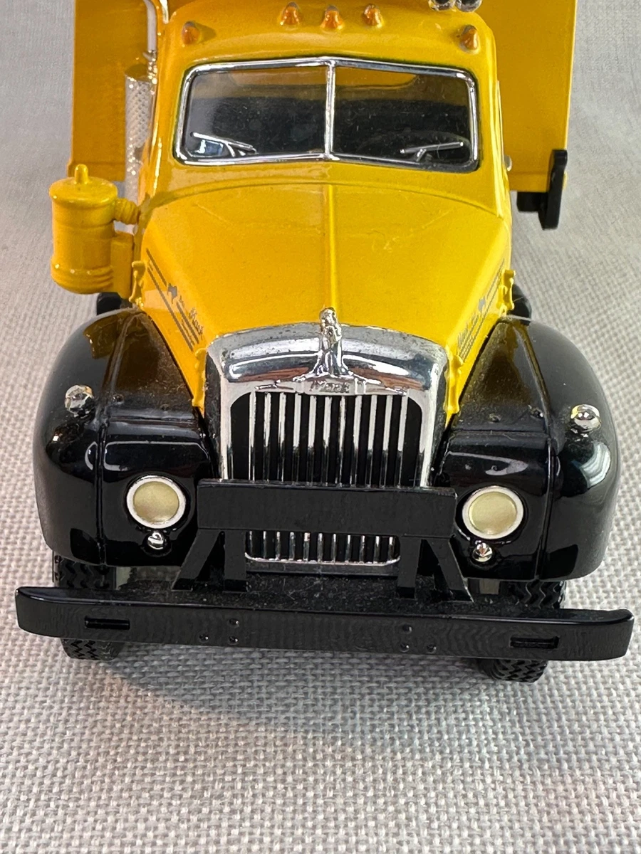 Mack トラック 常用玩具 Vehicles - Mack Trucks - Page 1 - First