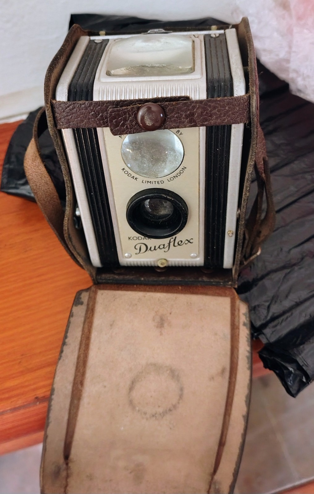 Fotocamera Vintage Kodak Duaflex (Made in London) con Custodia in Cuoio Anni '50