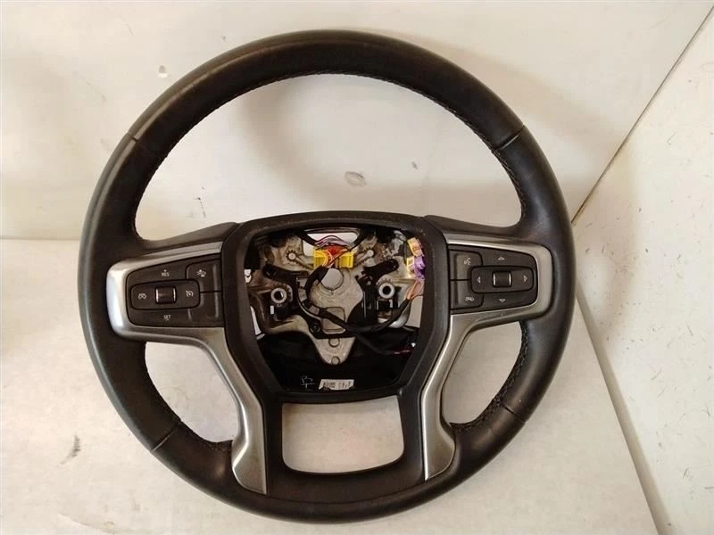 Volante de cuero negro para Chevrolet Suburban 1500 2704874 2021 Foto 2 de 4