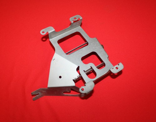 Mercedes W212 E Klasse AMG Halter Motorsteuergerät Steuergerät Motor 2125400640