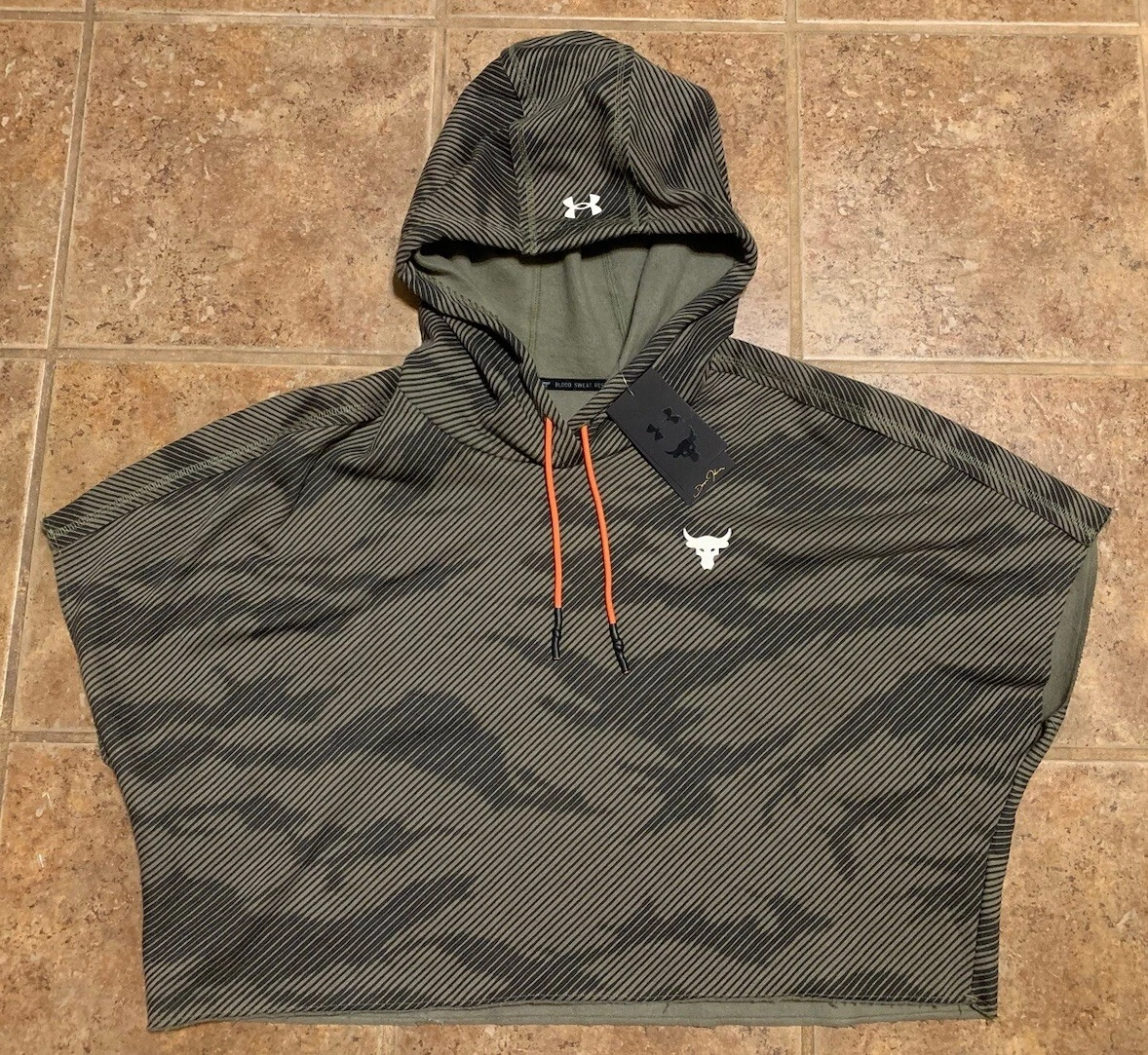 UA Project Rock Hoodie Womens L Fleece Workout Cover Crop 1371373 Camo Green $55