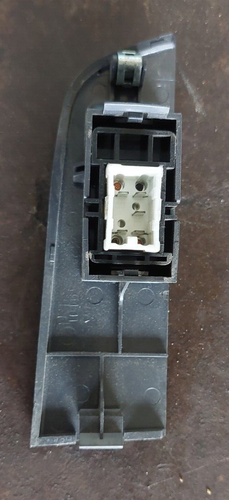 Toyota Hilux Surf LN130 Left Rear Window Switch - Picture 2 of 2