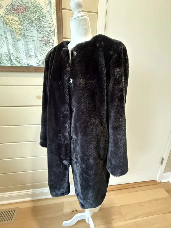 Abrigo de piel sintética sin cuello Banana Republic en negro talla M clásico dinero antiguo Foto 2 de 4