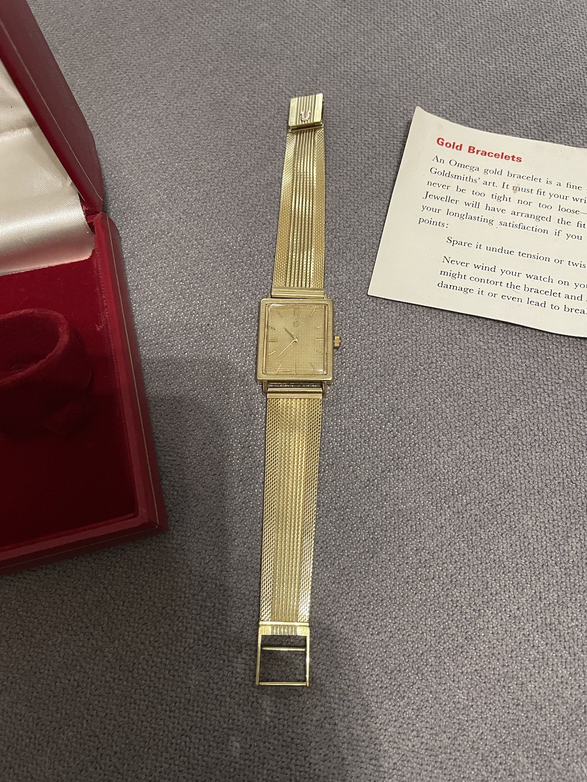 Omega 18k Solid Gold Clou De Paris Ref 111060 1962 Cal 620 Vintage image 3