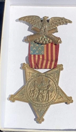 Vintage Grand Army Of The Republic American Flag Medal Pin Badge 1861-1866