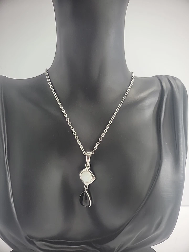 Colar Vintage Lia Sophia Tom Prata Preto Lágrima Diamante Madrepérola - Imagem 2 de 4