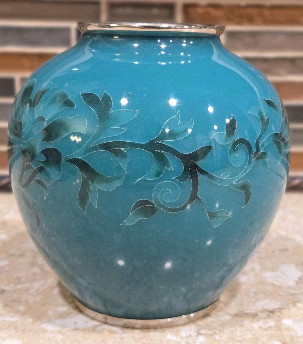 25+ Blue Vintage Original Antique Japanese Vases for sale