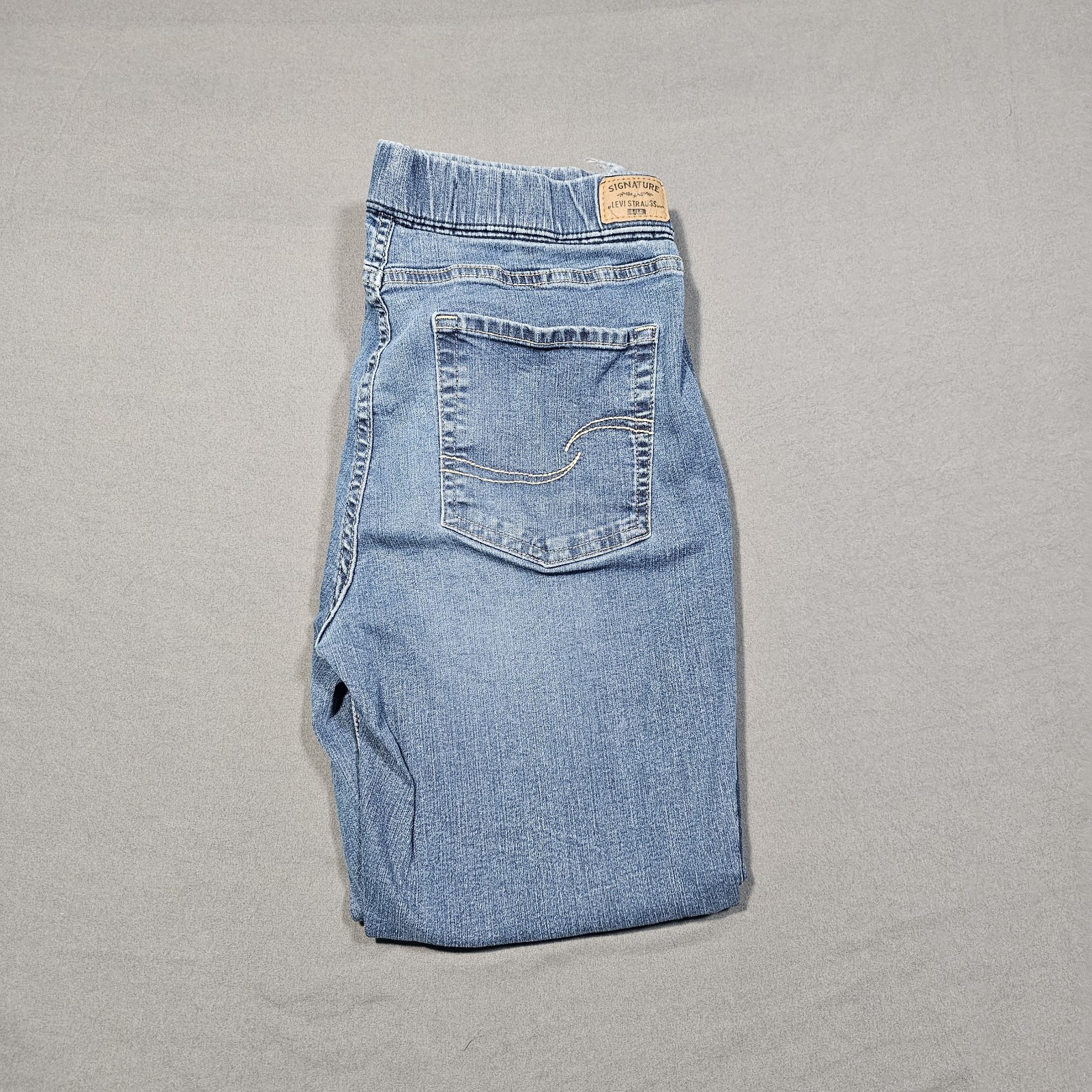 Signature Levi Strauss Totally Shaping Pull-On Skinny Blue Womens Denim 12S