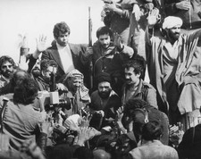 Television crew films PLO Chairman Yasser Arafat with Iranian revo - Old Photo