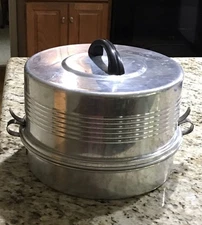 Vintage Regal Ware Aluminum Stacking Double Cake/Pie Taker Carrier W/Locking Lid
