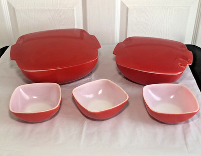 Vtg Pyrex Red Hostess Casserole & Table set 3 bowls 1.5 Qt & 2.5 Qt