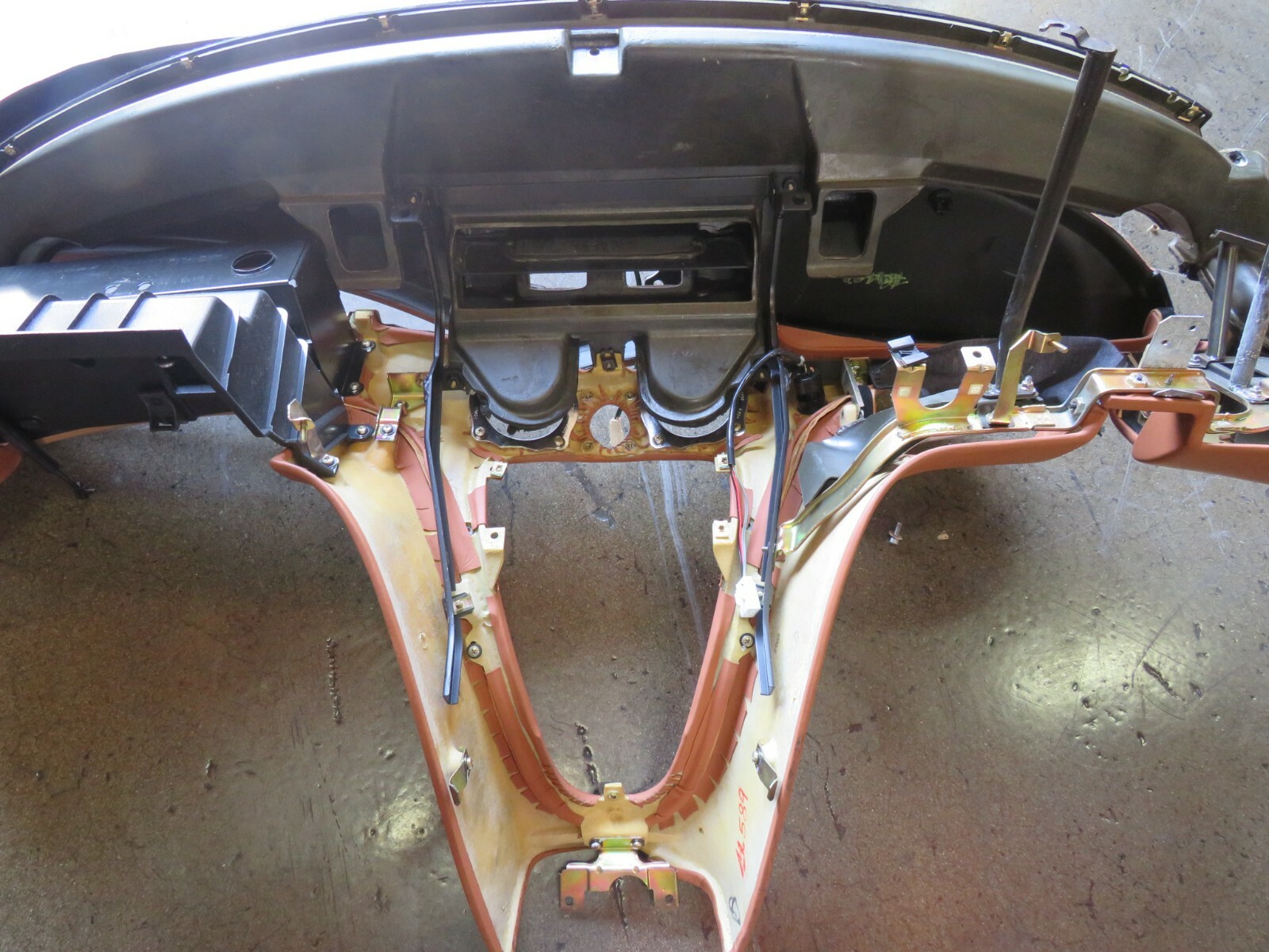 Maserati M128, Dash Assembly w/ Upper Dash Top, Brown, P/N 667732