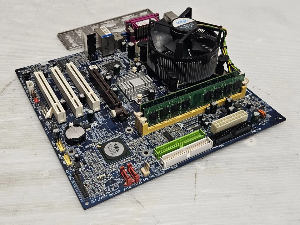 Gigabyte GA-8VM800PMD-775, LGA775, AGP, Pentium D 3.0GHz, RAM 2GB DDR2, WORKING - Image 3 of 4