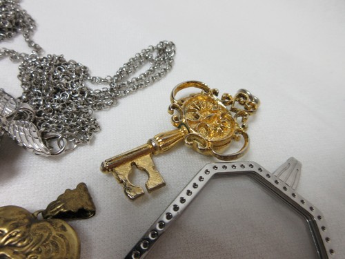 LOT OF LOCKETS VINTAGE TO NOW NECKLACE FLORAL HEART #92 - Picture 6 of 10