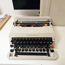 Olivetti Valentine - Working vintage typewriter - 1969.