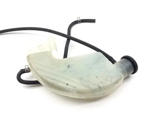 Tanque de desbordamiento del radiador del motor 2003 Suzuki Vstrom 1000 DL1000 3379 Foto 3 de 3