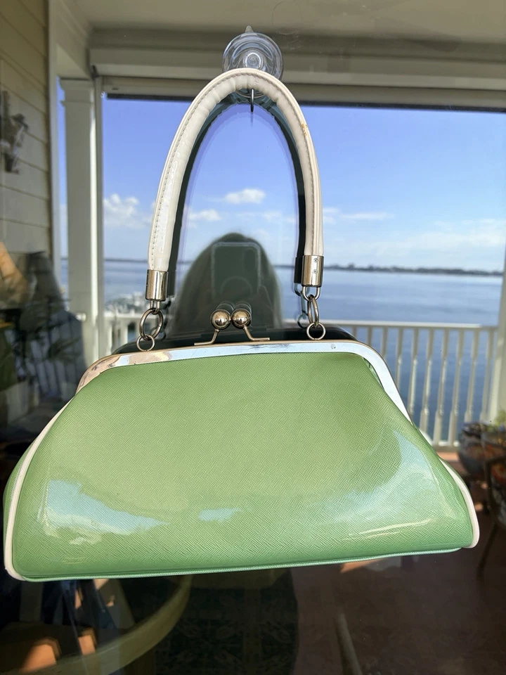 Sourpuss Kiss 锁 Floozy 绿色钱包 带长袍蝴蝶结 Rockabilly Pinup 复古时髦 — 第 3/4 张图片