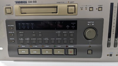 TASCAM DA-88 デジタルマルチトラックレコーダー 通電確認済 DA-88 | 8-Track Modular Digital Multritrack Recorder | TASCAM