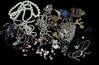 1.25 lbs Necklace Costume Jewelry Lot Estate Vintage to Modern Majority Wearable
