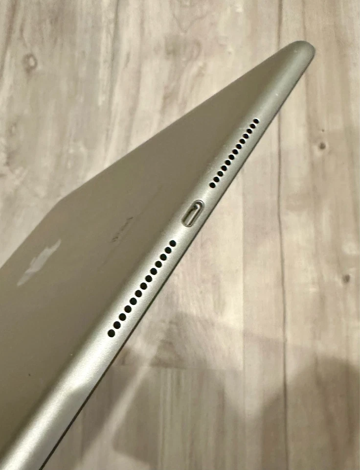 Apple iPad Air 2 - 9.7" Display 64 GB Wi-Fi, Silver Color with Bundle Accesories - Image 2 of 4