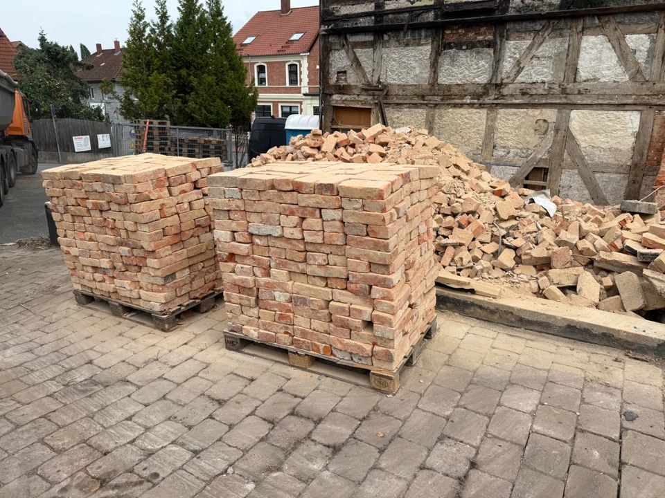 Alte Ziegelsteine: Mauersteine / Klinker / Backsteine - Bild 2 von 3