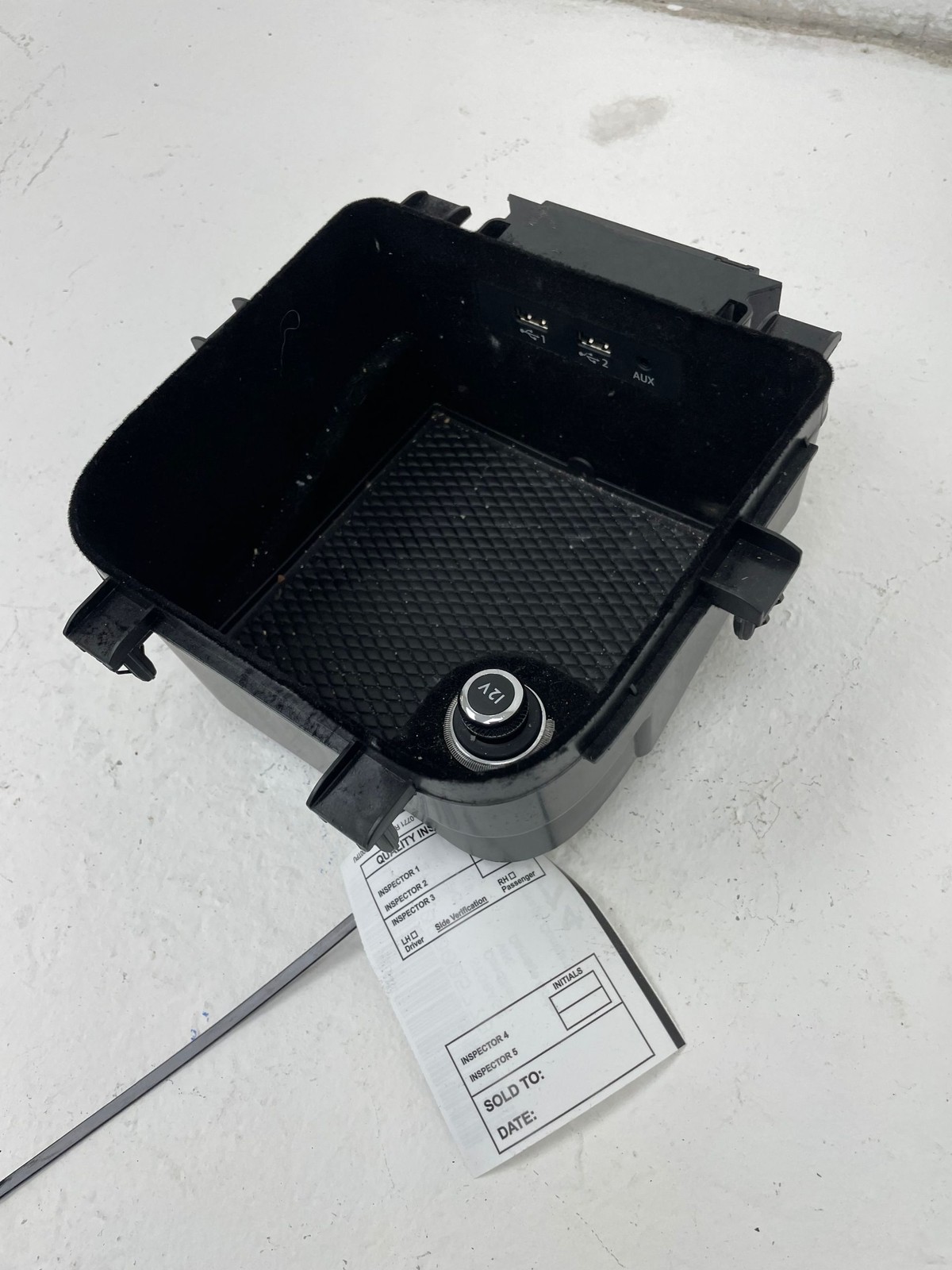 2015-2020 BENTLEY BENTAYGA Center Console Storage Compartment Bin w/ Charge Port