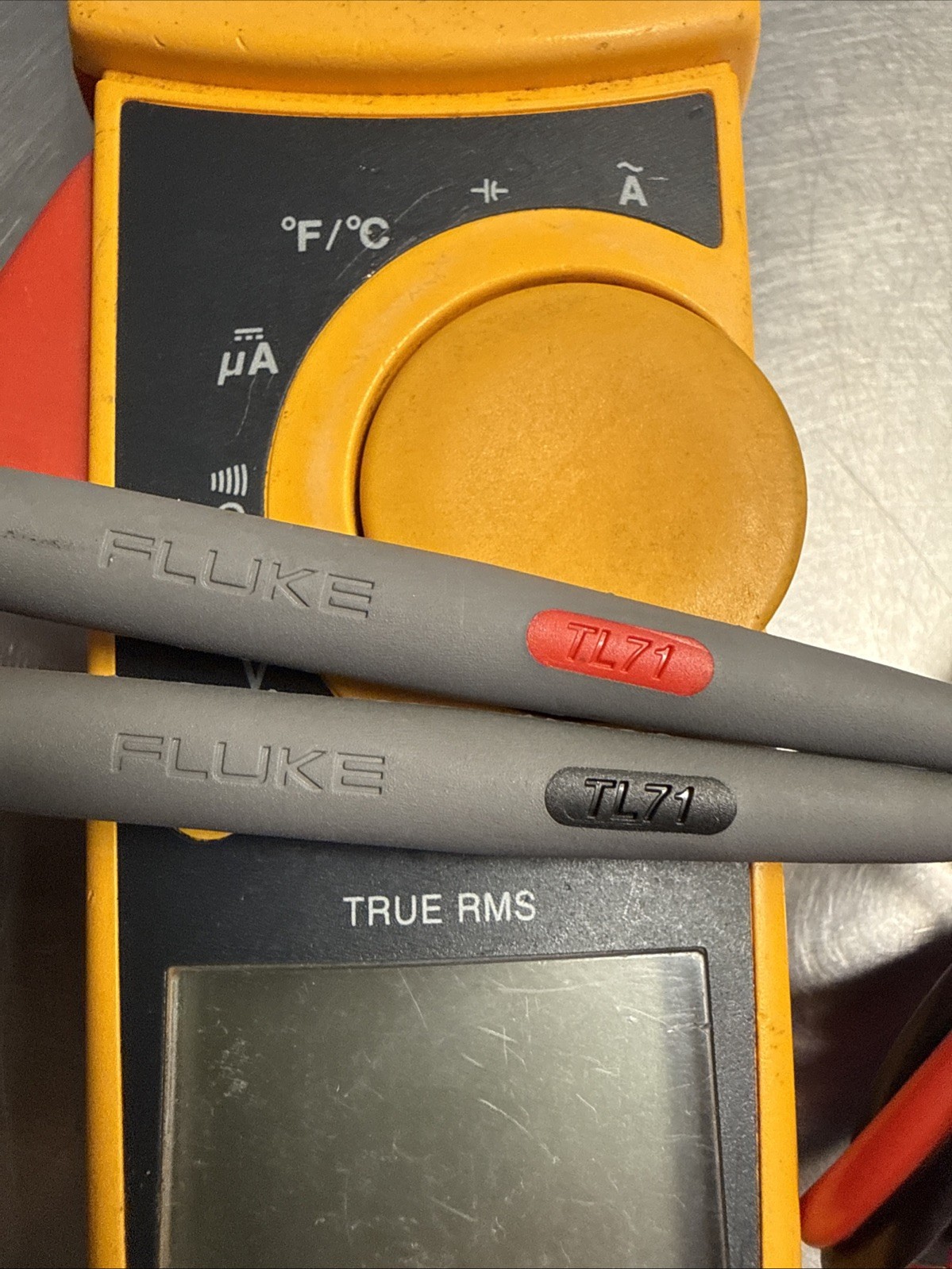 Fluke 902 HVAC Clamp Meter Multimeter True RMS Digital w/Leads Temp Good