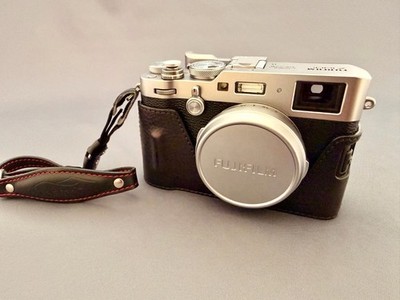   Fujifilm X100F in Silber - nur 3.100 Auslösungen Wie Neu  