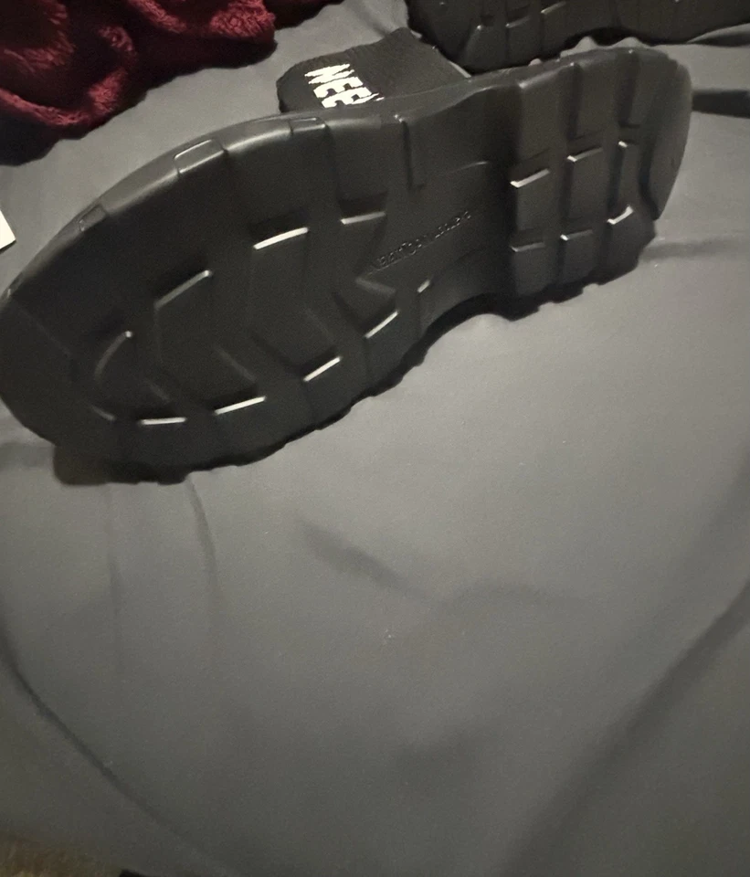 Zapatillas deportivas Alexander McQueen con calcetín grueso Foto 3 de 4