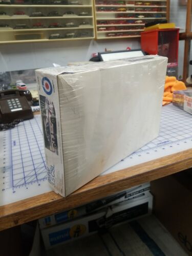 BMW 3.5 CSL KIT MODELO ESCALA 1/20 SELLADO DE FÁBRICA - Imagen 10 de 11