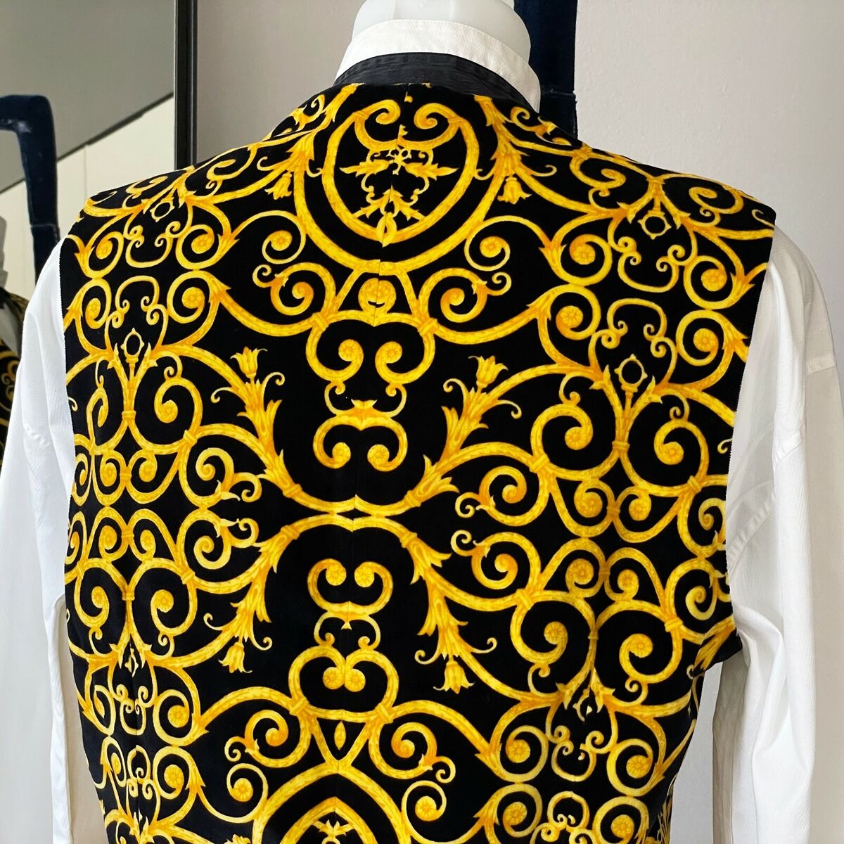 VERSACE CLASSIC V2 black & gold velvet vest Barocco size IT VERSACE CLASSIC V2 black & gold velvet vest Barocco size IT